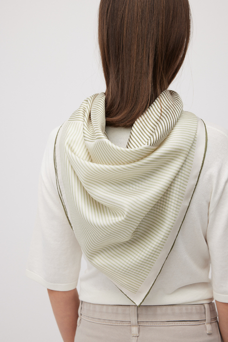 Hedvábný šátek - Patrizia Aryton