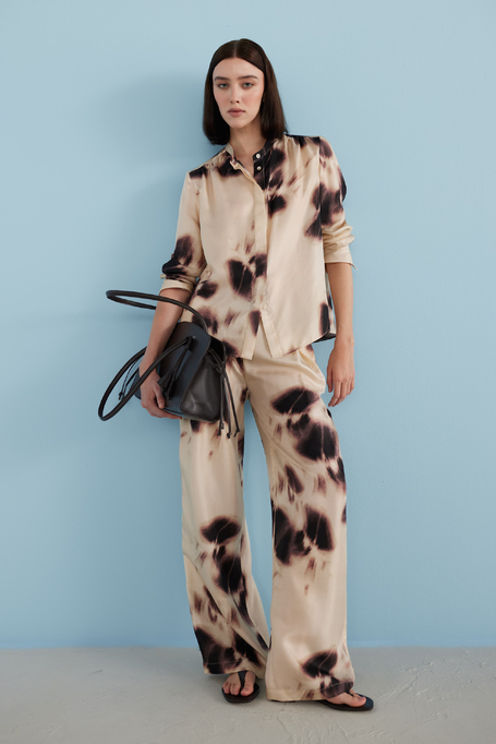 Široké hedvábné kalhoty se vzorem