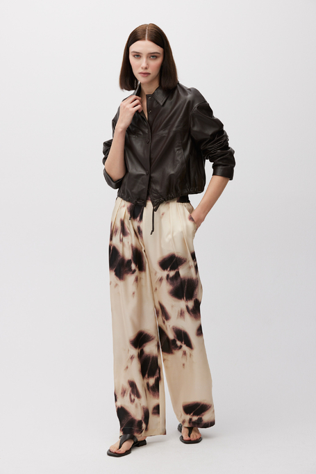 Široké hedvábné kalhoty se vzorem