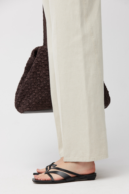 Černé kožené pantofle s nízkým podpatkem - Patrizia Aryton