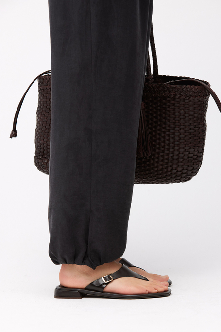 Černé kožené pantofle s nízkým podpatkem - Patrizia Aryton