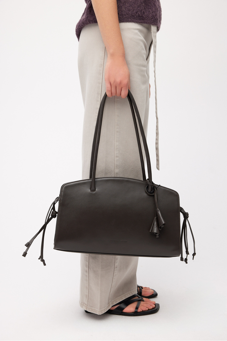 Čokoládově hnědá kožená kabelka se střapci - Patrizia Aryton Čokoládově hnědá kožená kabelka se střapci - Patrizia Aryton