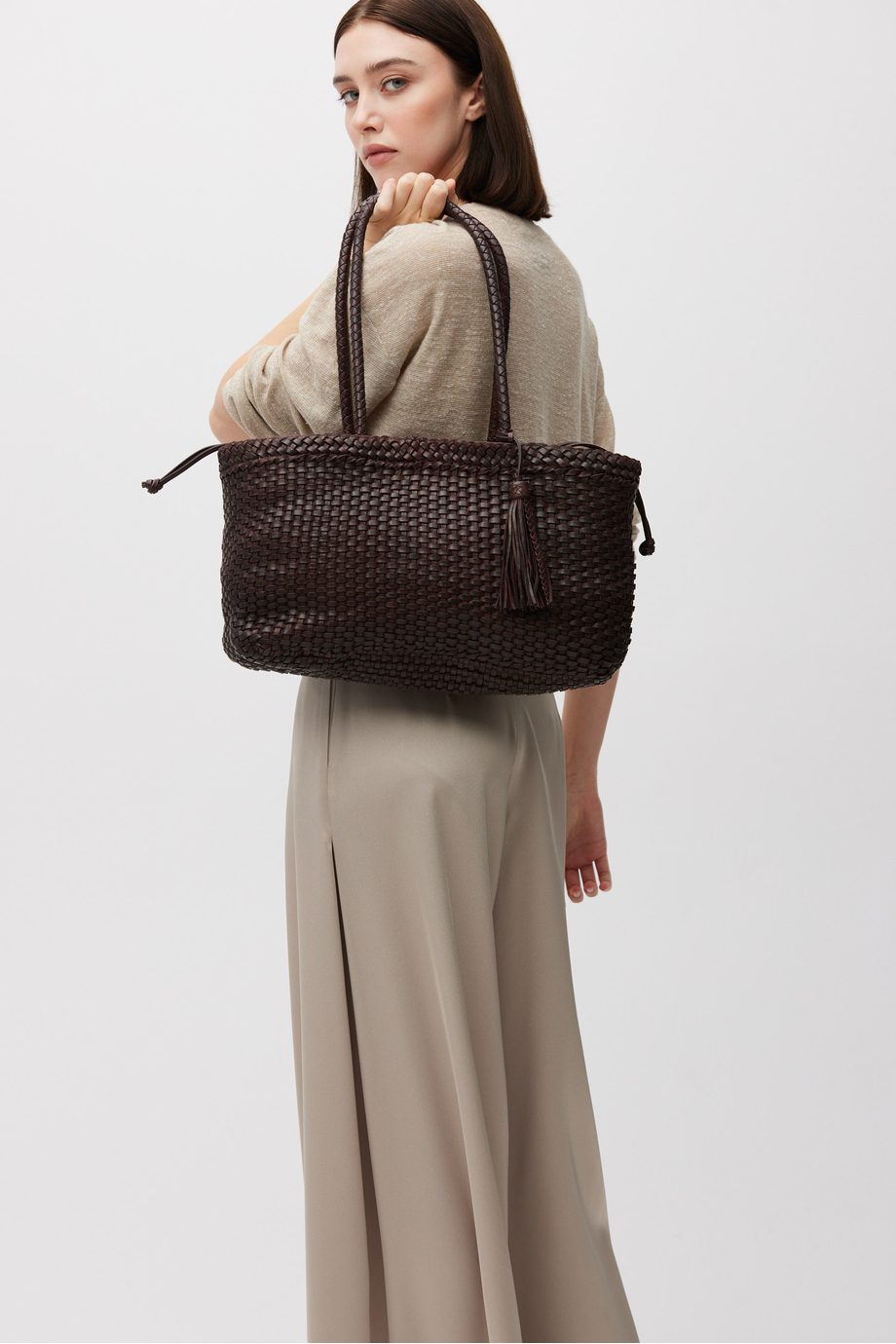 Hnědá taška z pletené kůže Hnědá taška z pletené kůže