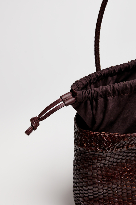 Hnědá taška z pletené kůže Hnědá taška z pletené kůže