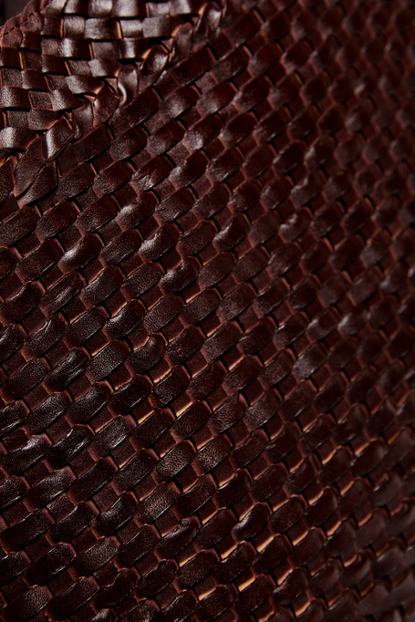 Hnědá taška z pletené kůže Hnědá taška z pletené kůže