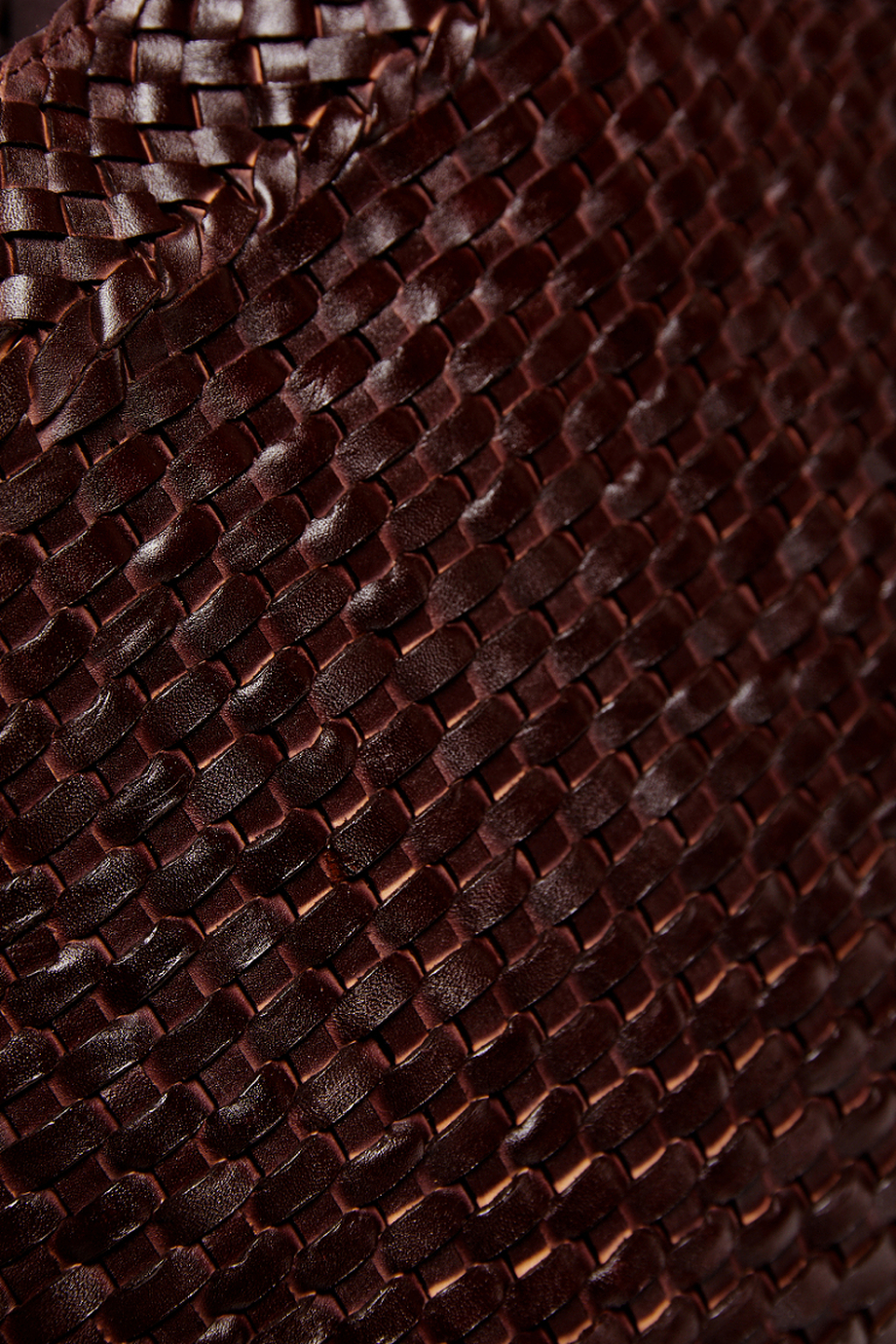 Hnědá taška z pletené kůže Hnědá taška z pletené kůže