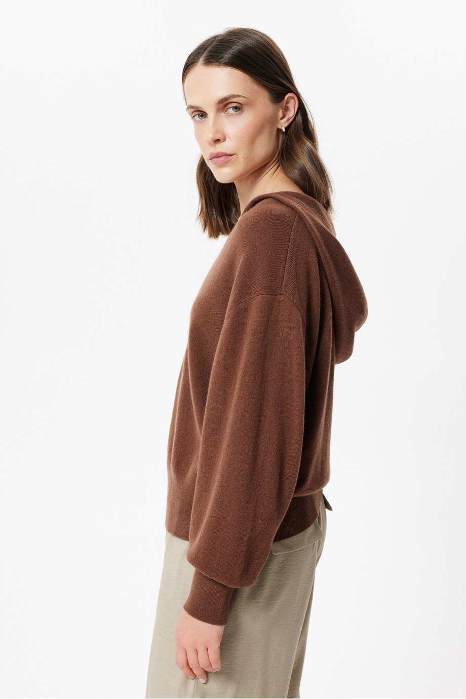 Hnědá halenka s kapucí z merino vlny Hnědá halenka s kapucí z merino vlny