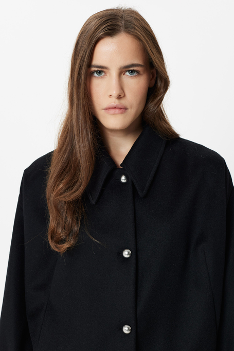 Černá vlněná bunda