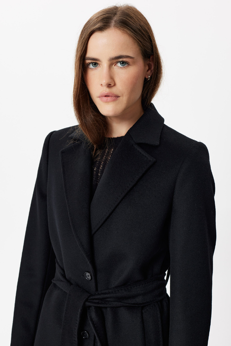 Černý vlněný kabát s páskem