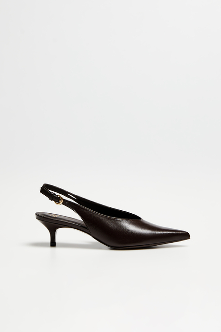 Kožené boty s popruhem a středním podpatkem